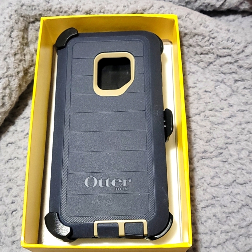 S9 CASES. 2 DEFENDER ONE FOLIO ALL NEW.